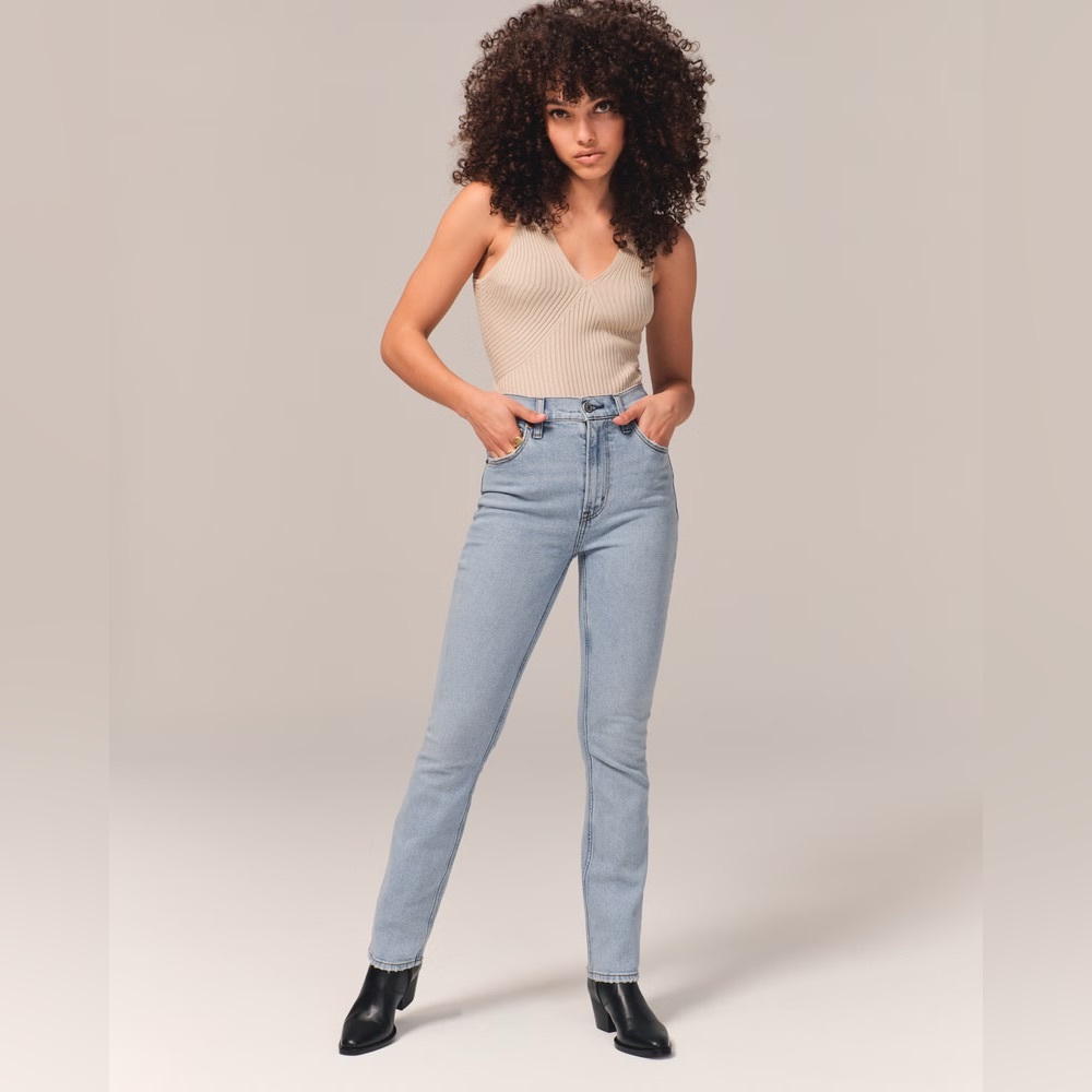 Abercrombie & Fitch Ultra High Rise 90s Slim Straight Jean size 27